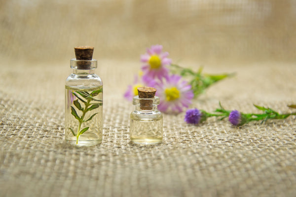 Best Essential Oils and Synthetic Fragrances for Your DIY Perfume